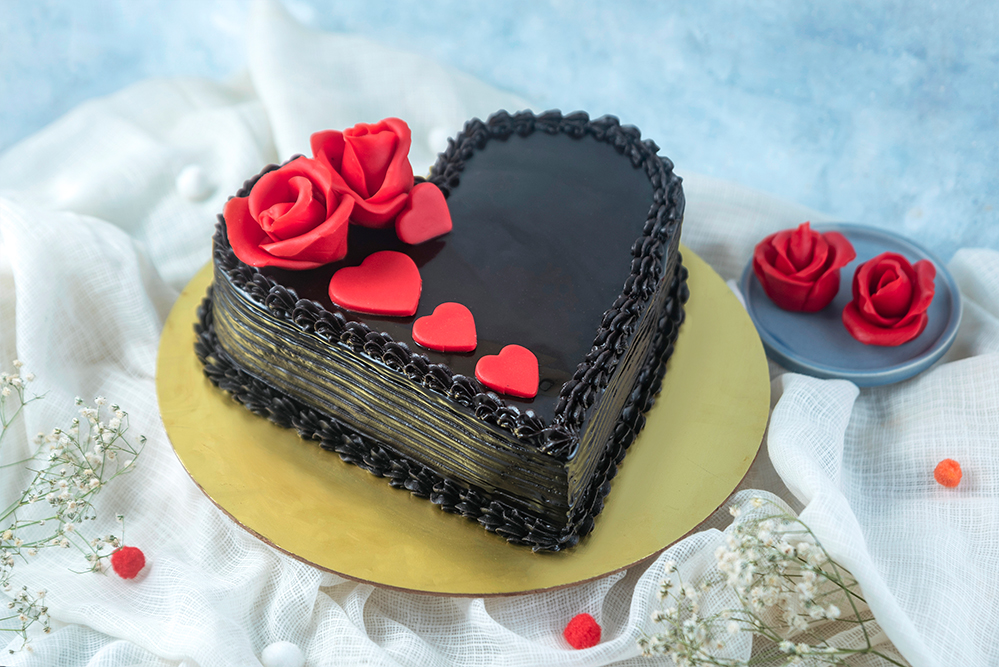 Black Forest Vanilla Heart Cake-hdcinema.vn